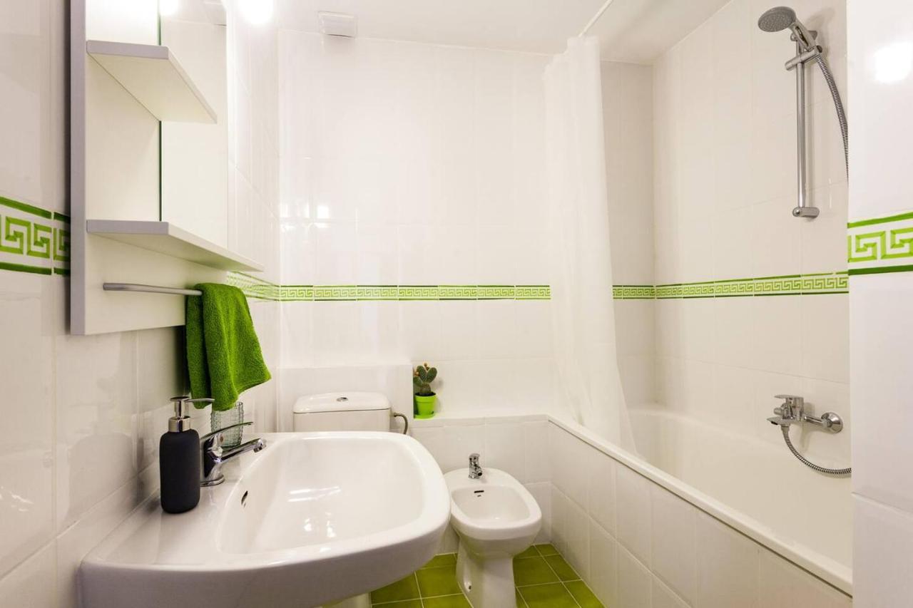 Spacious, Bright Apartment Next To The Old Town Valence Extérieur photo